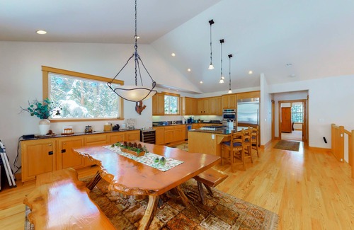 Kingswood Estates House | Dog-friendly wilderness retreat with hot tub, grill, two fireplaces & W/D