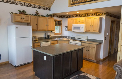 Grand Lake Cabin | Dog Friendly with Lake and Mountain Views!
