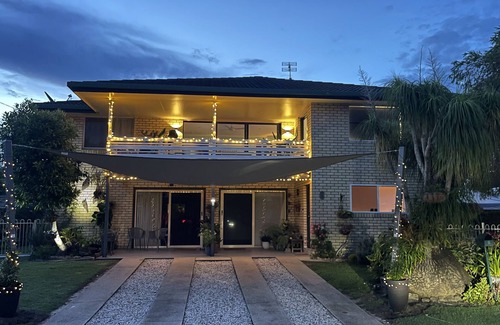 Golden Beach Apartment | Dogs Welcome at our beautiful Studio 3 mins walk from the Pumistone Passage