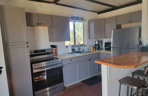 Sonoita House | Dogwood Flats - A cozy guest house in the oak trees!
