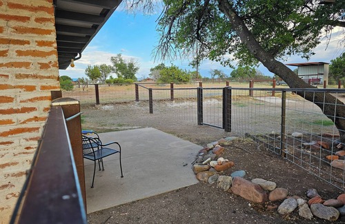 Sonoita House | Dogwood Flats - A cozy guest house in the oak trees!