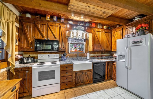 Gatlinburg - Pigeon Forge Cabin | DOGWOOD LODGE TIMBERIDGE (SPARED)