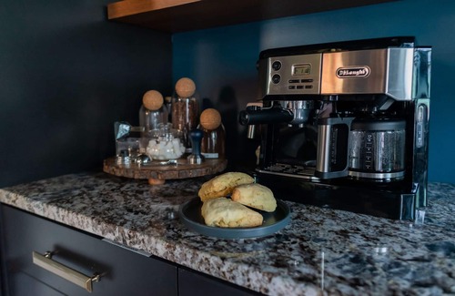 Crossroads Arts District House | Dojo on Oak - 2700 sq foot custom luxury space