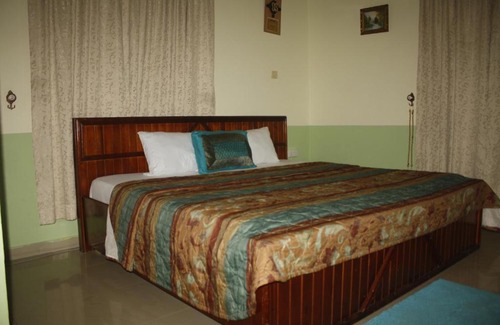 Kwabenyan Hotel | Dokua Royal Hotel