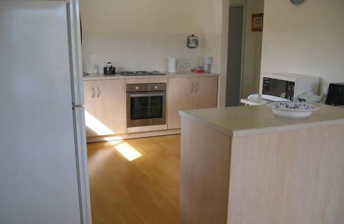 Waterhouse House | 'Dolittle' in Robe.(self contained)