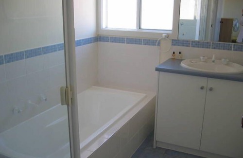 Waterhouse House | 'Dolittle' in Robe.(self contained)