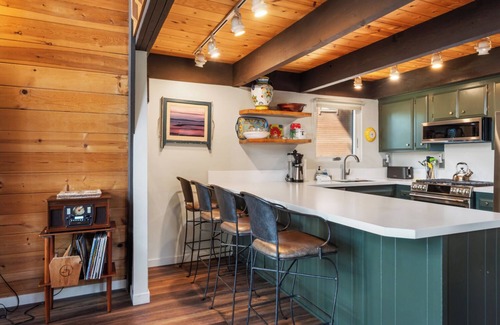 Lake Forest Cabin | Dollar Point Lookout - Lake Views