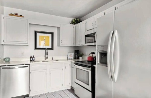 Hadley - Washington House | DOLLY fun time getaway! Minutes from Broadway &Fun