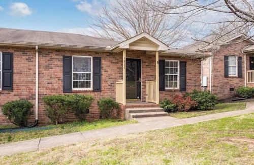 Hadley - Washington House | DOLLY fun time getaway! Minutes from Broadway &Fun