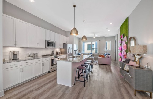Talbot's Corner House | Dolly Parton Themed 4-Story House, Minutes to Downtown, Sleeps 14 Full Amenities