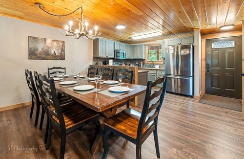 Caton Condo | Dolly's 1: Free Attraction Tickets, Mountain Views,Wifi