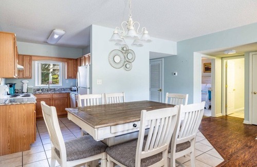 Pigeon Forge Condo | Dolly's Hideout: Pools and Proximity to Dollywood