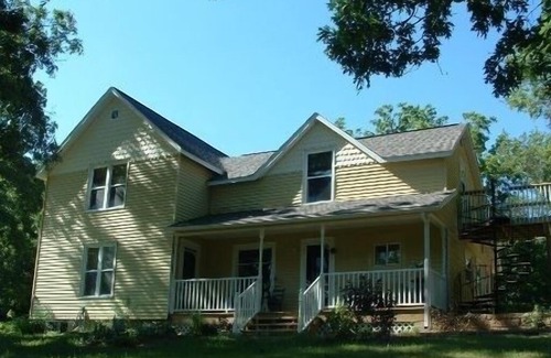 Kendall House | Dolly's Pedalers Rest - on the Elroy-Sparta Bike Trail