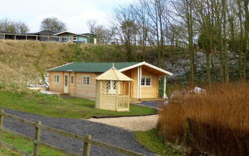 Louth House | Dollys Hideaway Cabin