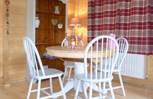 Louth House | Dollys Hideaway Cabin