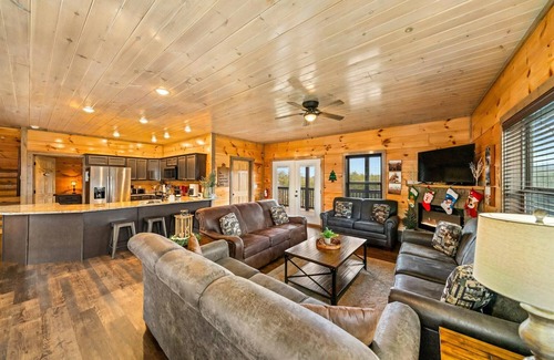 Sevierville Cabin | Dollywood Luxury Smoky Mtn Pool Cabin, Amazing view, Hot tub,Arcade, Pets ok