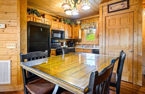 Pigeon Forge Cabin | Dollywood Tix* Close to attractions! Book Now!