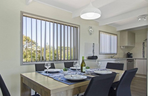 Culburra Beach House | Dolphin Breeze – pet friendly