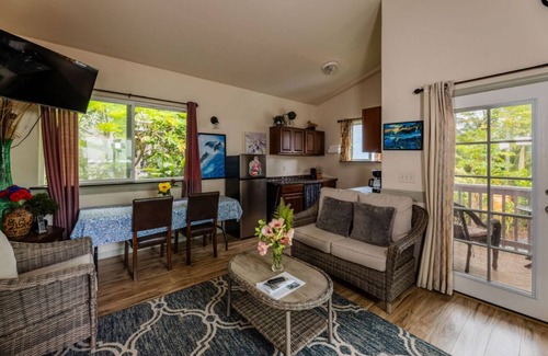 Kehena Beach Estates Cottage | Dolphin Cottage w/AC @ Kehena Beach, Hawaii