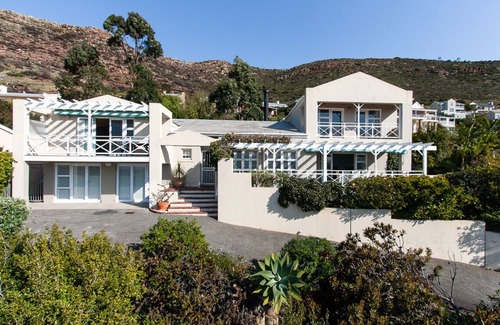 Simon's Town House | Dolphin Cottage with Amazing Views