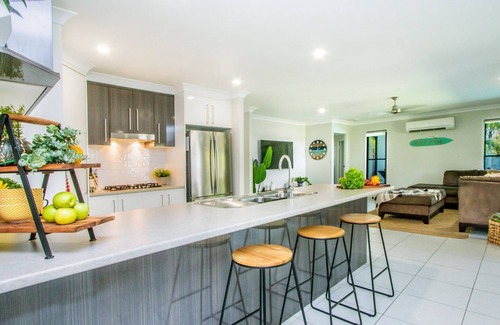 Agnes Water House | Dolphin Cove Agnes Water holiday home with pool & boat parking