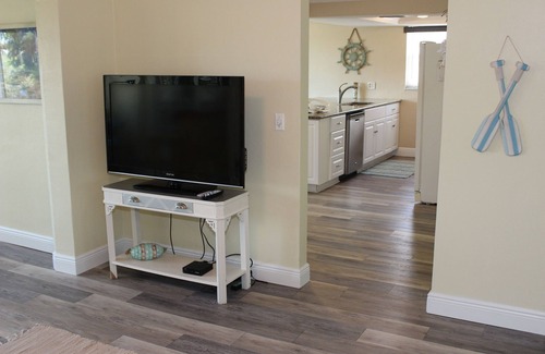Port Richey House | Dolphin Cove Getaway - 3 bedroom waterfront, floating dock, with water "toys"!