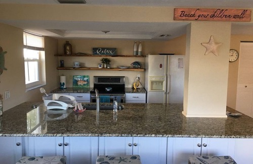 Port Richey House | Dolphin Cove Getaway - 3 bedroom waterfront, floating dock, with water "toys"!