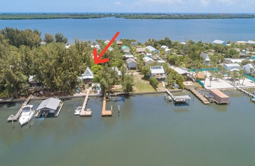 Grant-Valkaria House | "Dolphin Dive" Fisherman's Family Paradise Directly on the Intracoastal Waterway