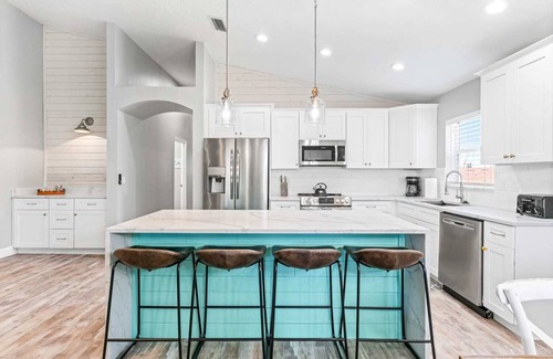 Indian Rocks Beach House | Dolphin Dreamer-6-Seat Golf Cart!
