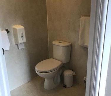 Beer Bed & Breakfast | Dolphin Hotel