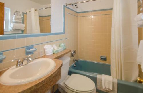 Wildwood Hotel | Dolphin Inn