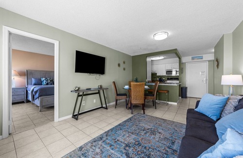 Northeast Virginia Beach Condo | Dolphin Run Unit 304
