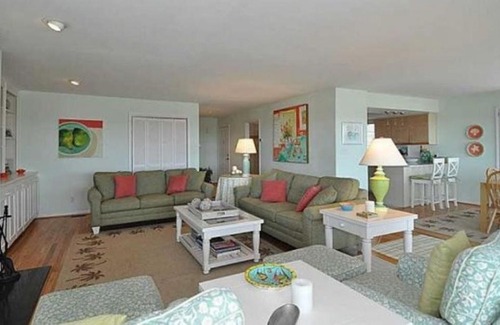 Northeast Virginia Beach House | Dolphin's Den