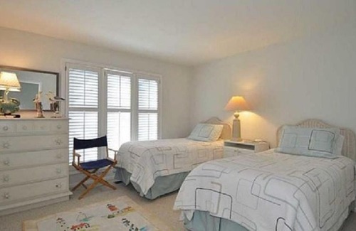 Northeast Virginia Beach House | Dolphin's Den