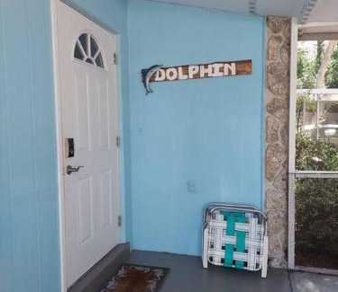 Bonita Shores House | Dolphin Updated Cottage On River - 1 Mile to Beach Kitchen Washer Dryer