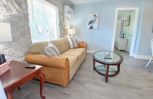 Bonita Shores House | Dolphin Updated Cottage On River - 1 Mile to Beach Kitchen Washer Dryer