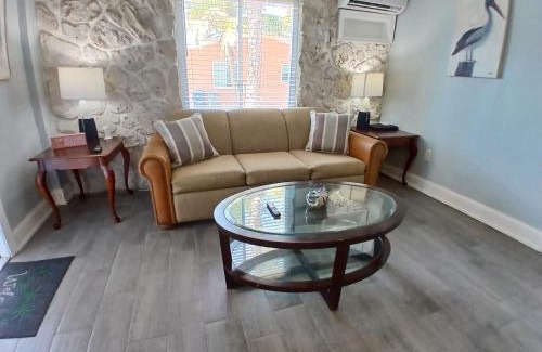 Bonita Shores House | Dolphin Updated Cottage On River - 1 Mile to Beach Kitchen Washer Dryer