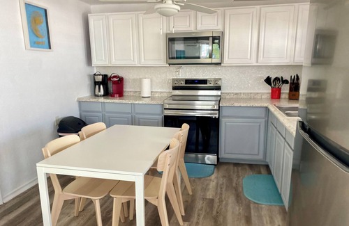 Surfside Beach House | Dolphin Views - On the beach!