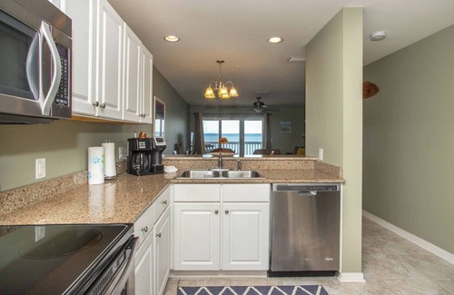 Innerarity Townhomes House | Dolphin Watch: Lovely Waterfront Unit with Kayaks!