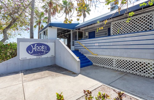 Ruskin Condo | DOLPHINS🐬,BEACH step away,WATER VIEW,SUNRISE, FREE WIFI,FREE PARKING,POOLS #611