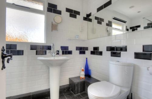 Charmouth House | Dolphins Leap