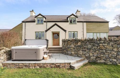 Brynsiencyn House | Dolwaenydd