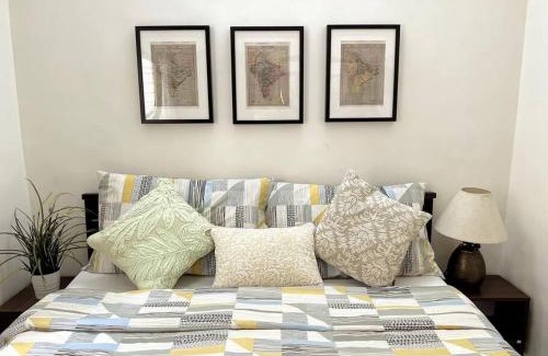 Pali Hill Apartment | Dom Lucia, Near Carter Road, Bandra West by Connekt Homes