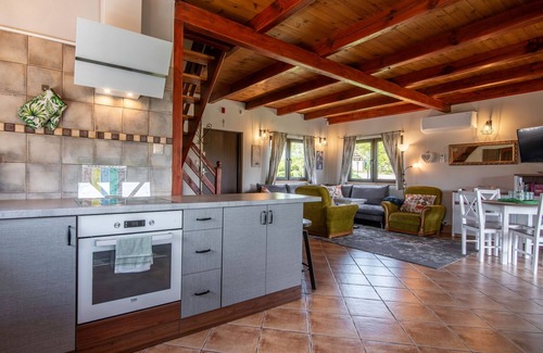 Stare Juchy House | Dom zielony by Interhome