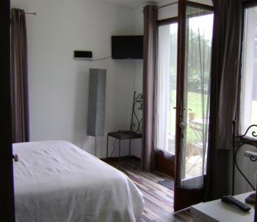 Saint-Pargoire Bed & Breakfast | Domaine à l'Aise - Piscine chauffée