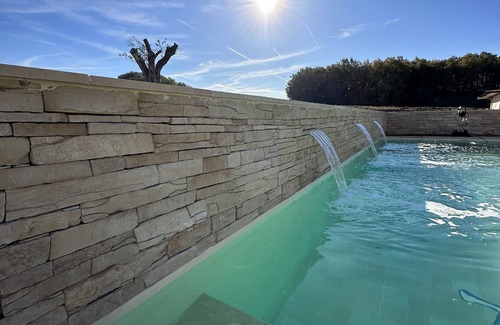 Lias House | Domaine au Milieu de 12 ha Avec Bois et lac , Piscine,jacuzzi et Sports !