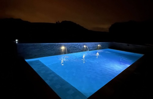 Lias House | Domaine au Milieu de 12 ha Avec Bois et lac , Piscine,jacuzzi et Sports !