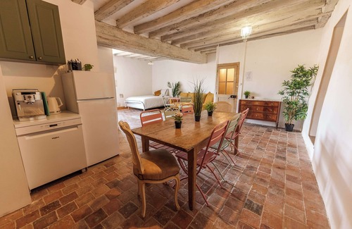 Chatillon-Sur-Loire House | Domaine Carré de Dames with jacuzzi and garden