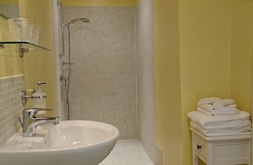 Monts-sur-Guesnes Bed & Breakfast | Domaine de Bourgville