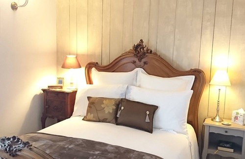 Monts-sur-Guesnes Bed & Breakfast | Domaine de Bourgville